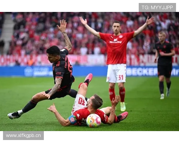 拜仁慕尼黑防线前提过高问题显现,近期防守被频繁击穿影响稳定性表现 拜仁慕尼黑防线前提过高问题显现,近期防守被频繁击穿影响稳定性表现